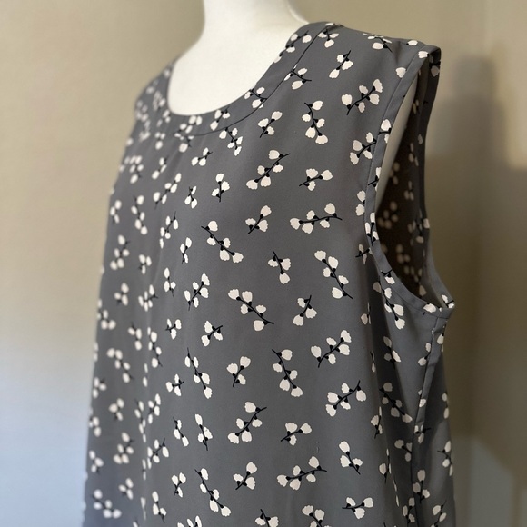 Anne Klein Floral Sleeveless Grey Blouse - Picture 3 of 8